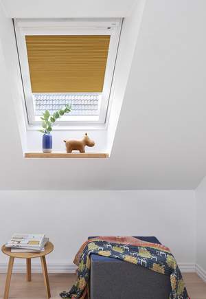 Gula gardiner: Duette® gardin till takfönster