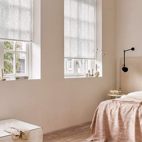 Luxaflex rullgardin i höga fönster
