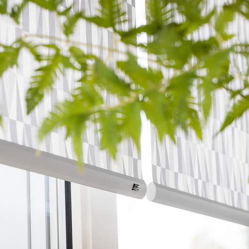 Luxaflex rullgardin med designklassiker